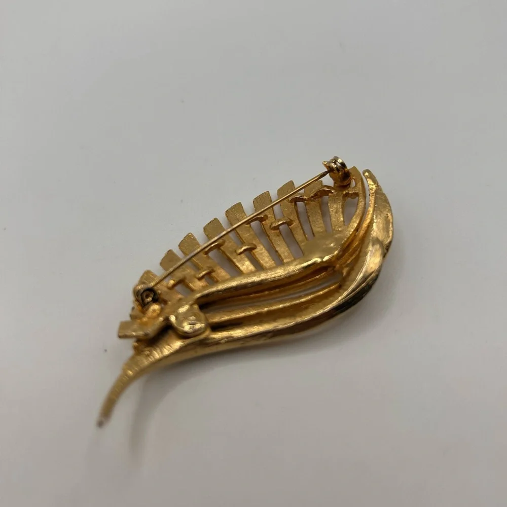 VTG gold tone leaf brooch - Picture 3 of 4